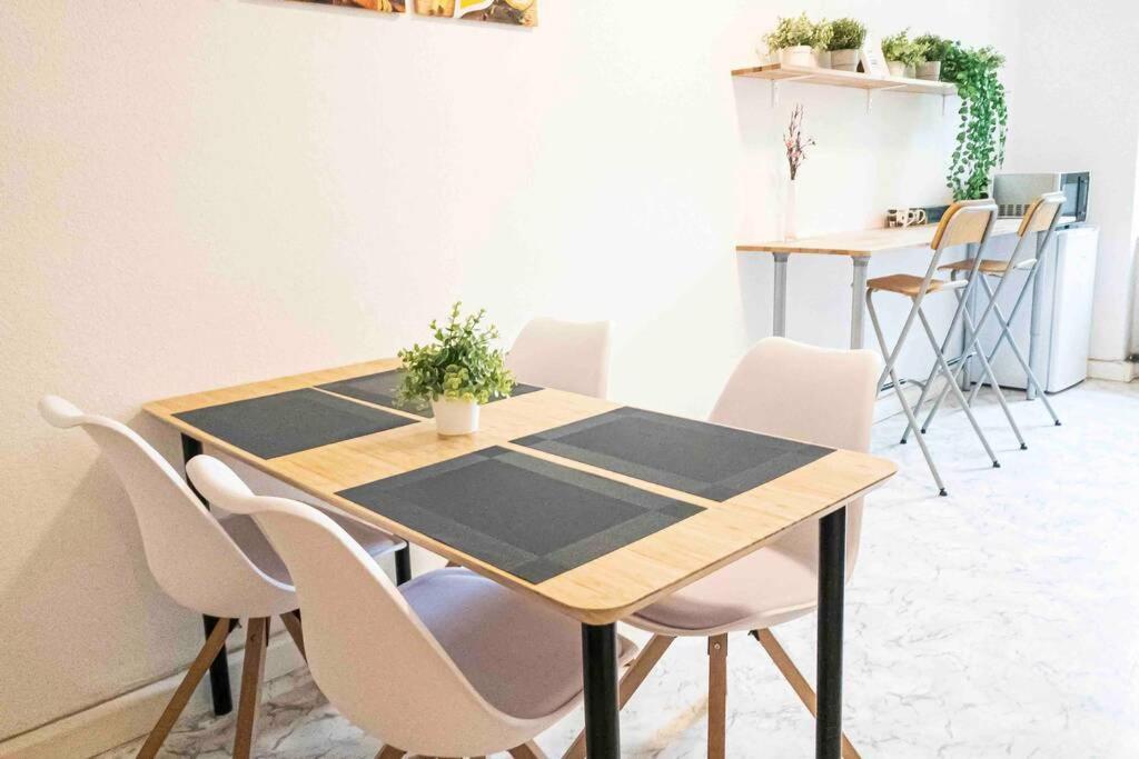 Top Moderne Wohnung In Leipziger Altbau - Netflix Inklusive Ngoại thất bức ảnh